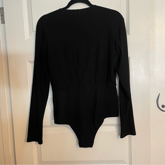 Reformation Bodysuit deep V neck - Picture 2 of 4